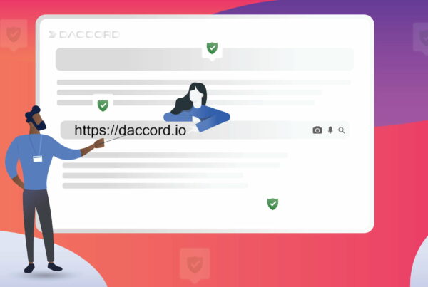 zwei illustrierte Menschen die eine Domain kaufen